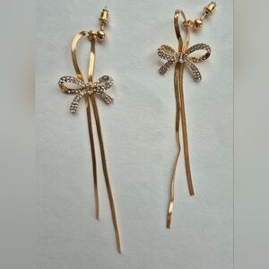 Long Ribbon Bow Pierced Earrings.